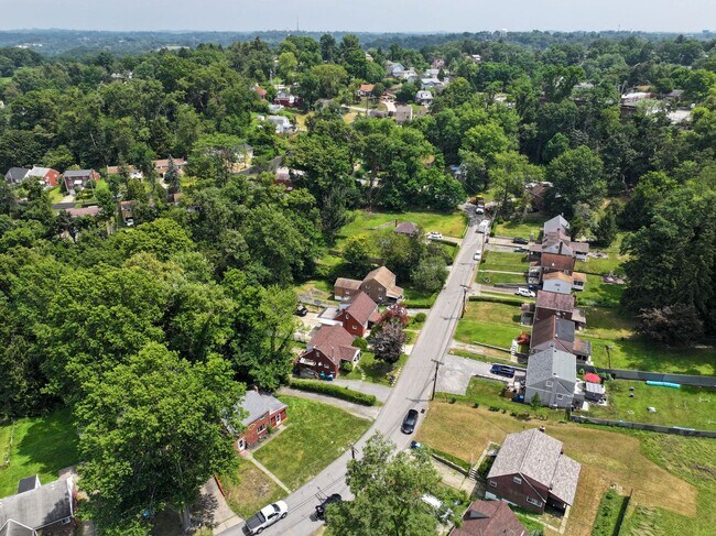 Building Photo - Spacious 4-Bedroom Home with Garage and Yard - Section 8 Approved!!