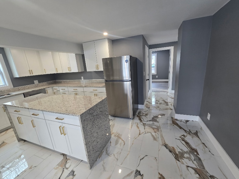 Building Photo - 68 High St