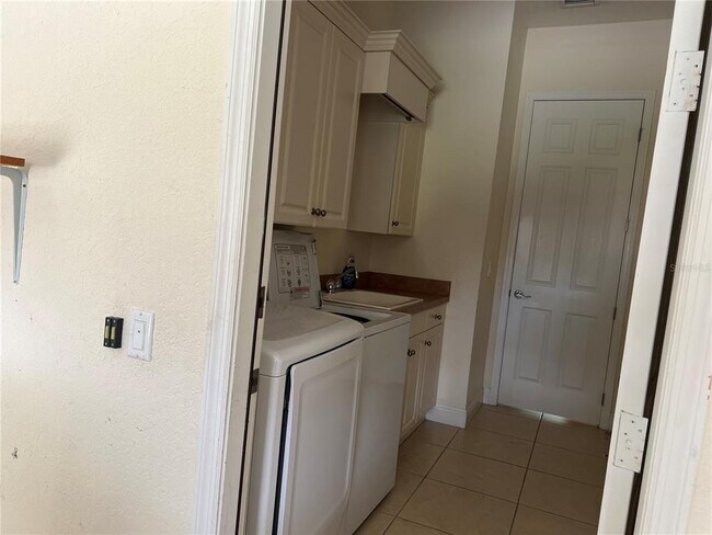 Building Photo - 6970 Scrub Jay Dr