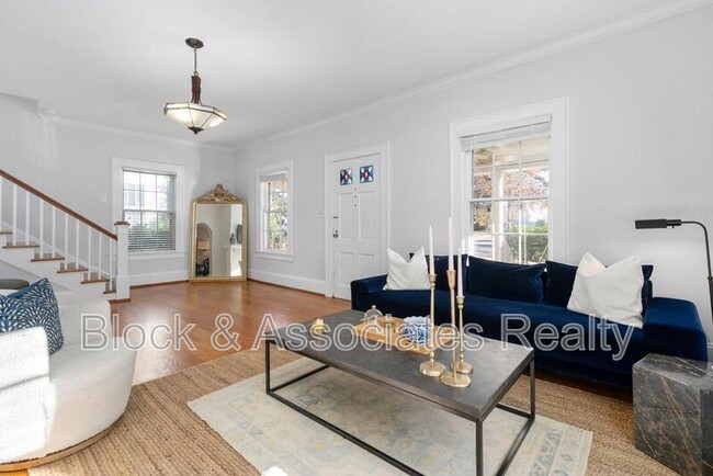 Building Photo - 1807 Sunset Dr