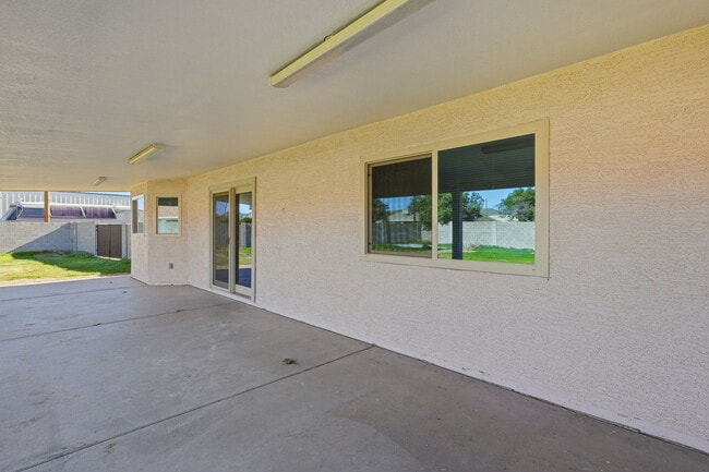 Building Photo - 7016 E Menlo St