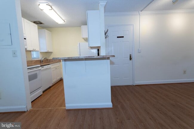 Building Photo - 1612 W Abingdon Dr