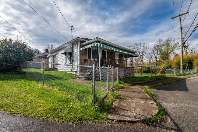 Building Photo - 224 N Vance Dr
