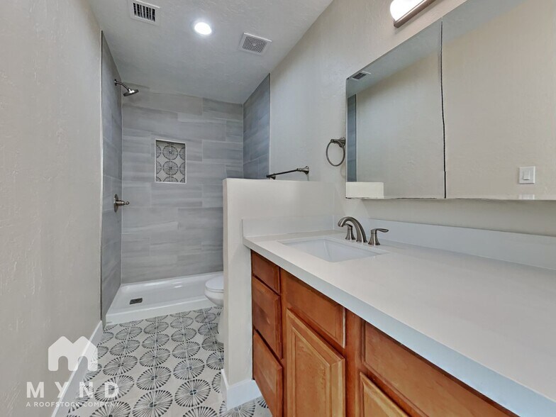Building Photo - 5721 S Siesta Ln