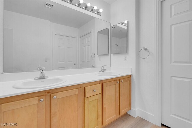 Building Photo - 75 E Agate Ave