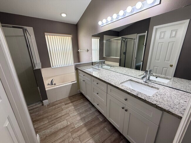 Building Photo - 1221 Singleton Cir