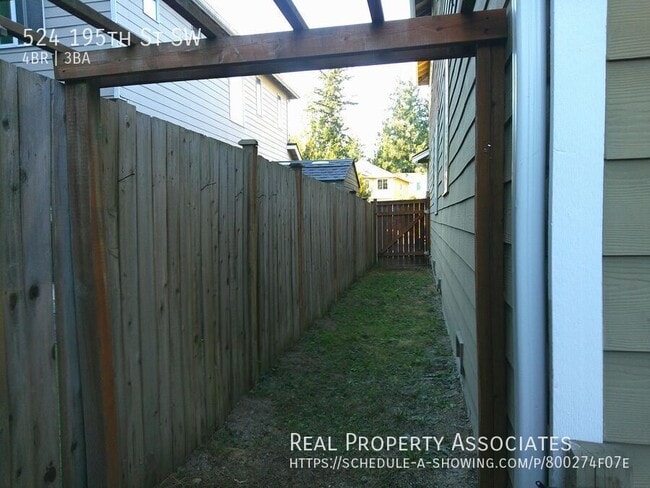 Building Photo - 524 195th St SW