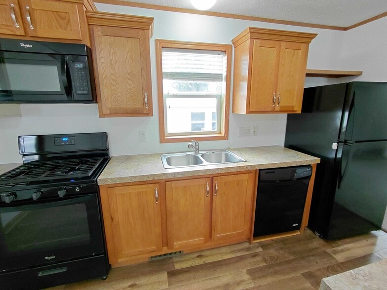 Building Photo - 2008 Heron Dr NW