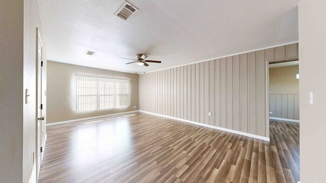 Building Photo - 3 bed 2 bath home with a carport in backyard
