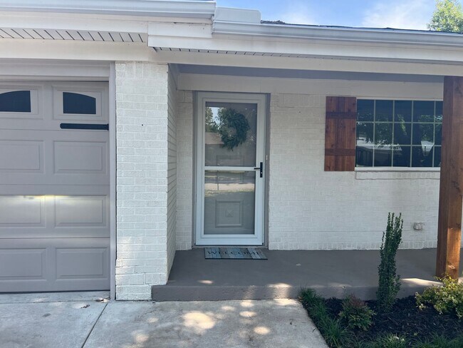 Building Photo - Custom Remodeled Home on a Tree lined stre...