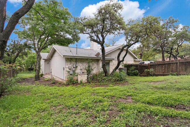 Building Photo - RENOVATED 3-BEDROOM HOME IN BRAUN STATION