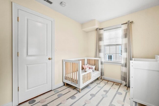 Building Photo - 224 Robbins St