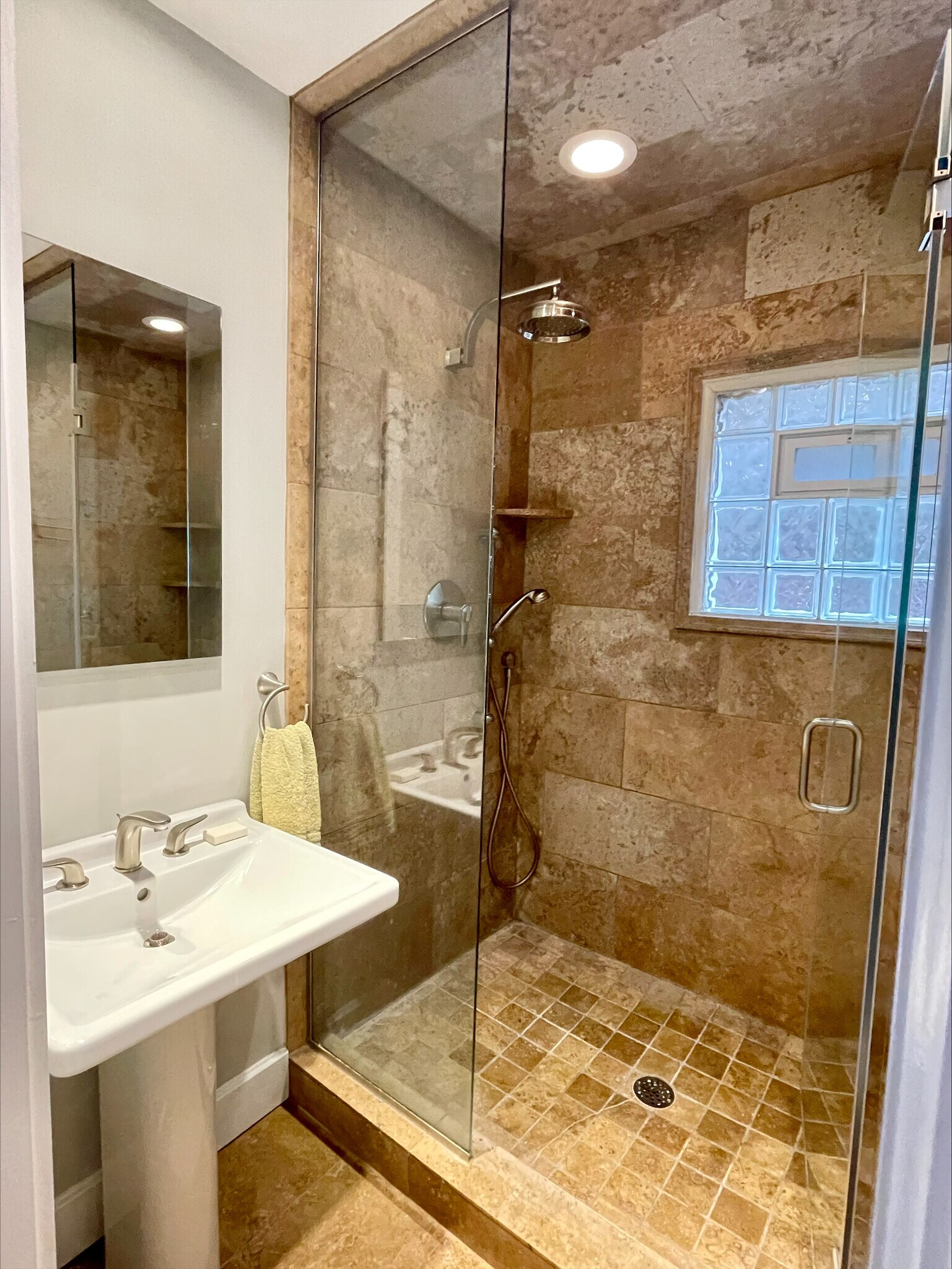 Building Photo - 2345 Grandview Ave