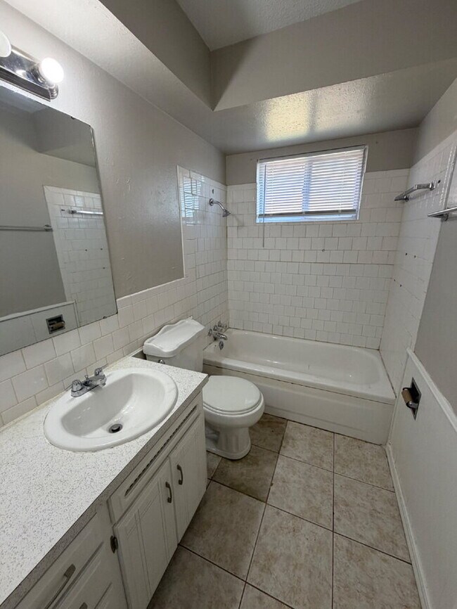 Building Photo - 3 Bed, 2 Bath in Del City