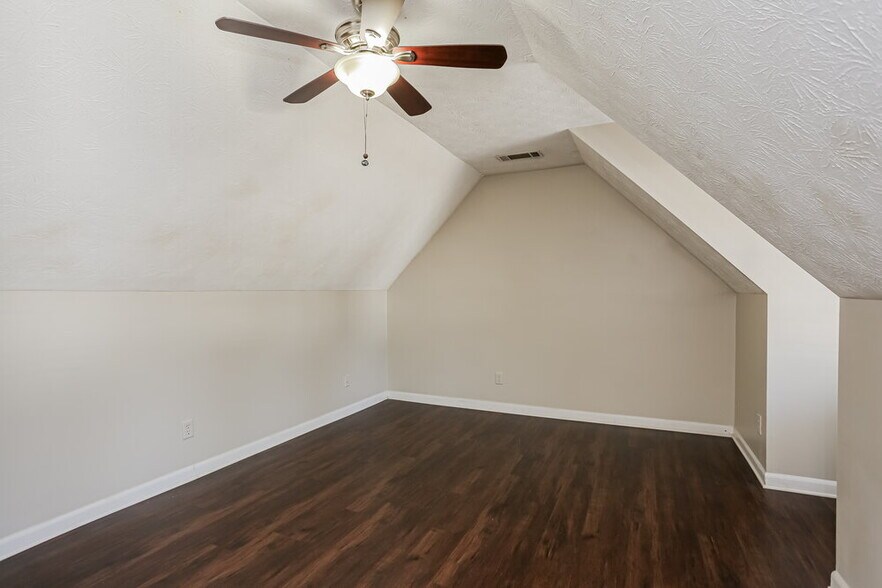 Building Photo - 1150 Burning Bush Dr