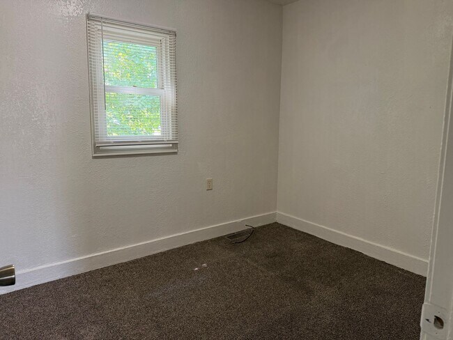 Building Photo - 107 W Wilkins St