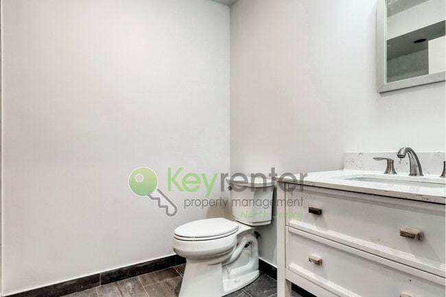 Building Photo - Brand New 2BR/3BA Townhome with Garage