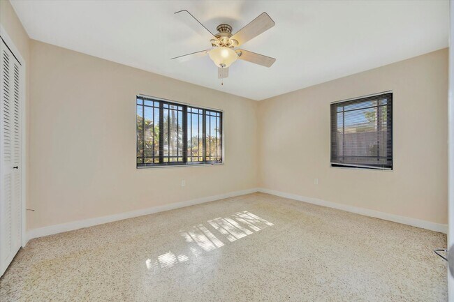 Building Photo - Beautiful West of the Trail 3-Bed/2-Bath H...