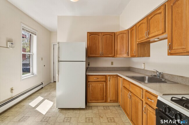 Building Photo - 105 William St