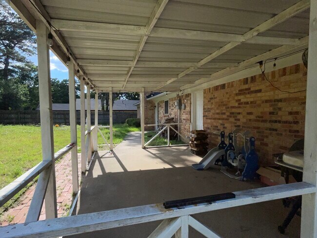 Building Photo - 2265 Leaning Oaks