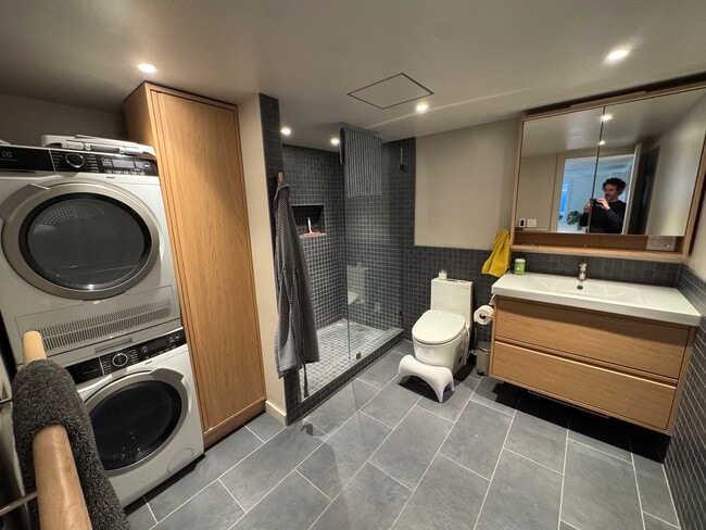 Building Photo - 2034 SE 28th Pl