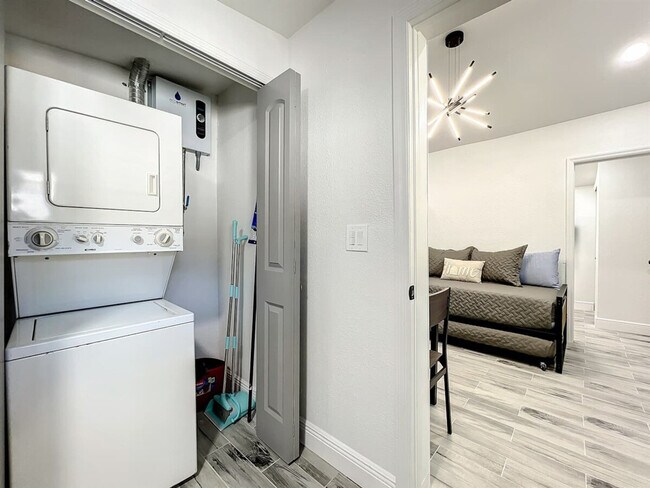 Building Photo - 2008 E Grant Ave