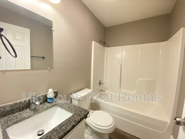 Building Photo - 324 Clint Rd