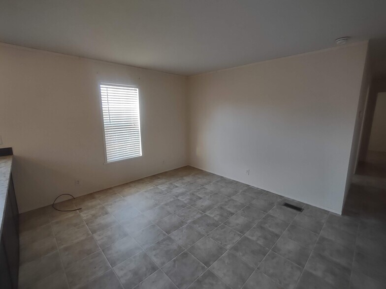 Building Photo - 2304 Wellington Green Dr