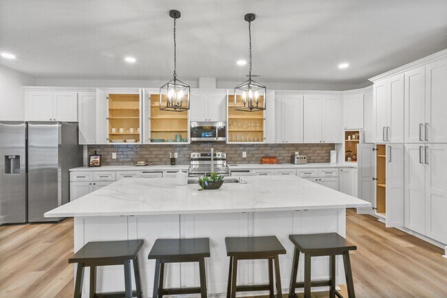 Building Photo - 417 Bedford Dr