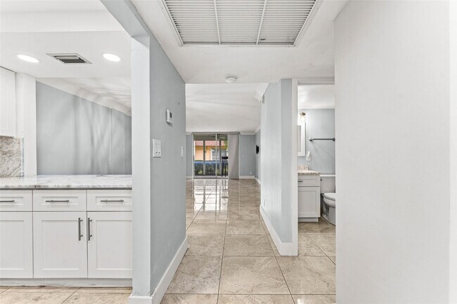 Building Photo - 4502 N Federal Hwy