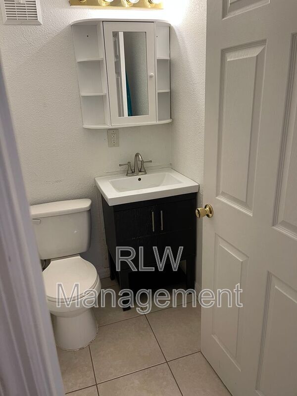 Building Photo - 206 Osceola Ave