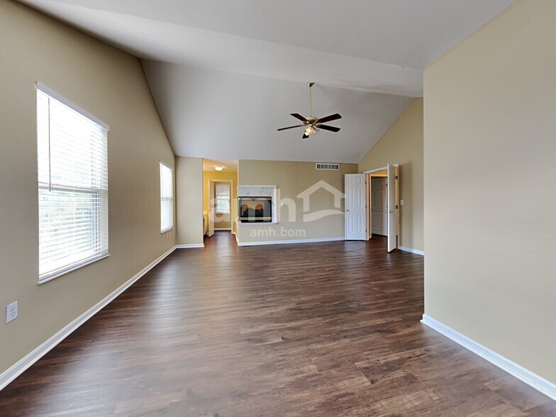 Building Photo - 823 Wingate Dr