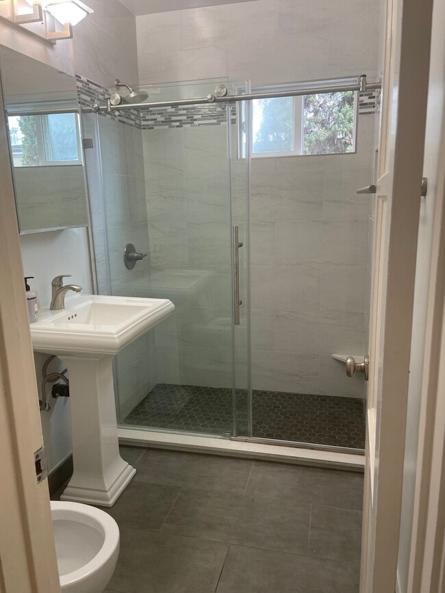 Building Photo - 4735 Lomitas Dr