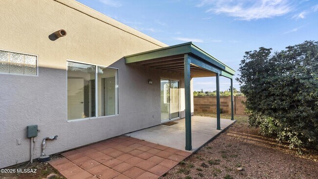 Building Photo - 574 Duchess Dr