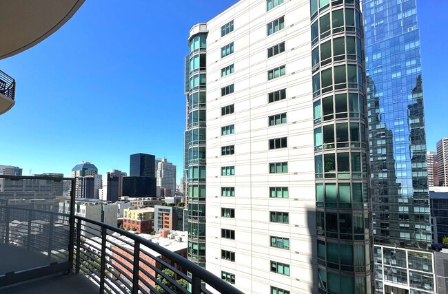 Building Photo - Luxury Living at The Metropolitan 1BR/1BA/...