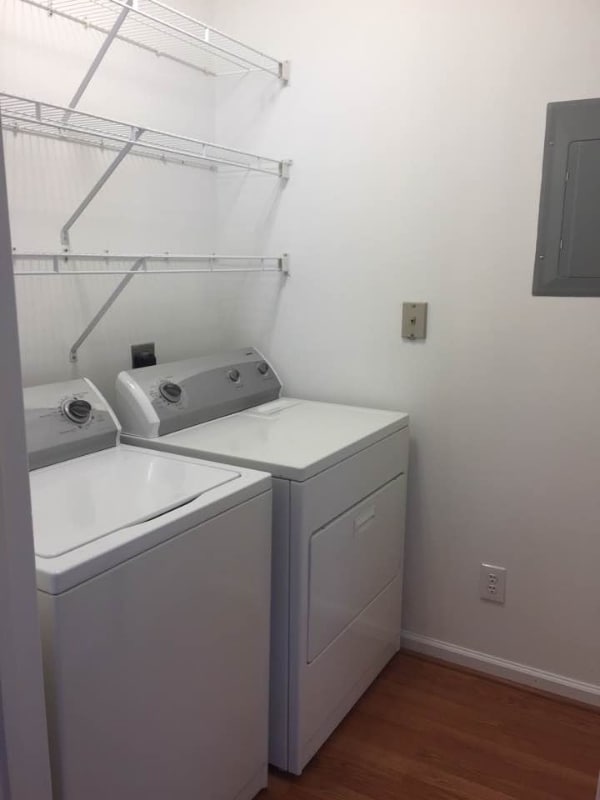 Building Photo - 621 Mill Pond Ct