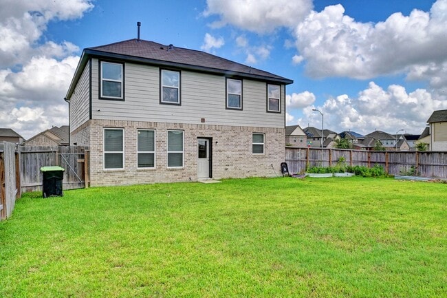 Building Photo - 3303 Owl Hollow Dr