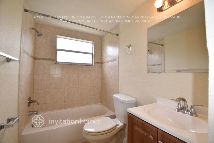 Building Photo - 2253 Hama Dr