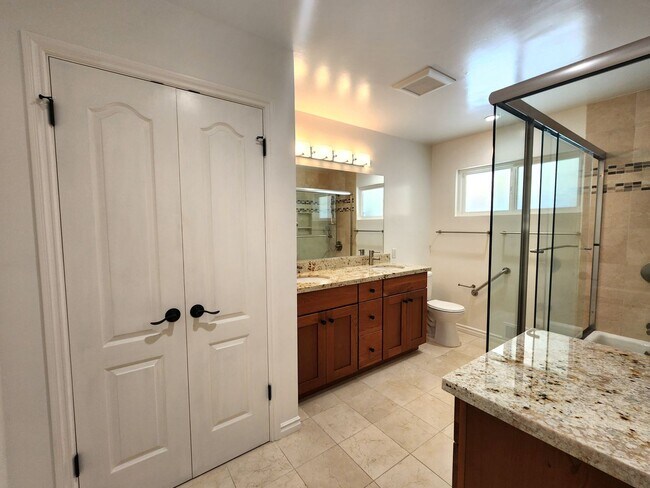 Building Photo - Charming Single Family Home Located in Sou...