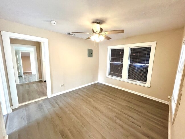 Building Photo - *COMING SOON* Corner Lot 3 Bedroom / 1.5 Bath Home In Pleasanton TX.
