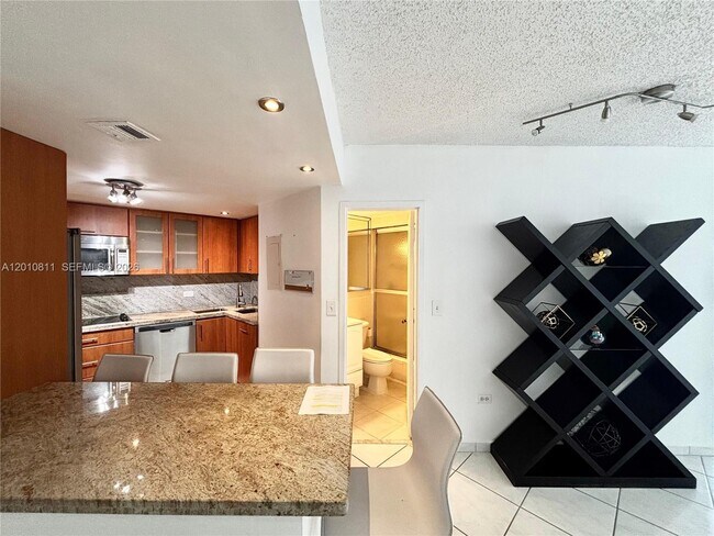 Building Photo - 999 Brickell Bay Dr