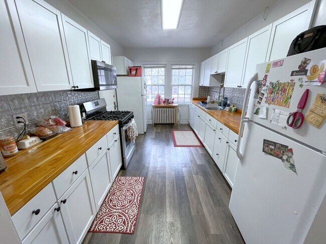 Building Photo - 46 N Breese Terrace