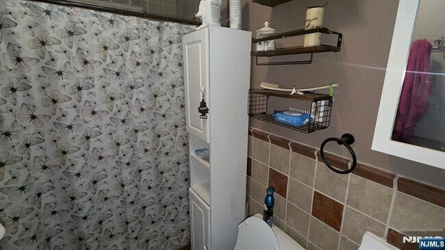 Building Photo - 140 Liberty St