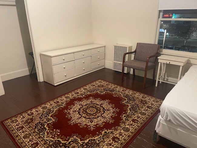 Building Photo - 1086 41st St