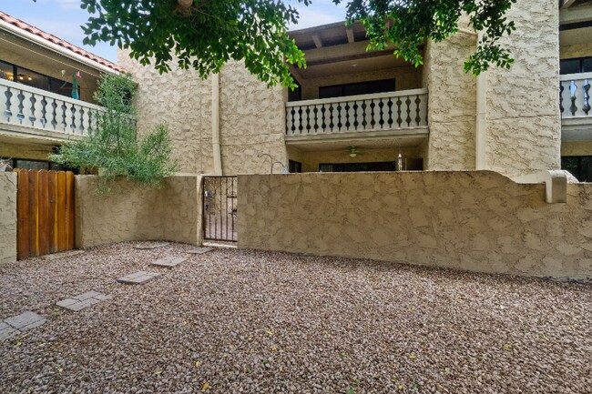 Building Photo - 4950 N Miller Rd