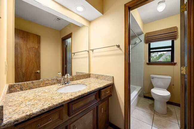 Building Photo - 12914 Ivyforest Dr
