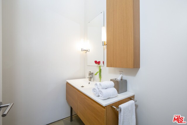 Building Photo - 1849 Fox Hills Dr