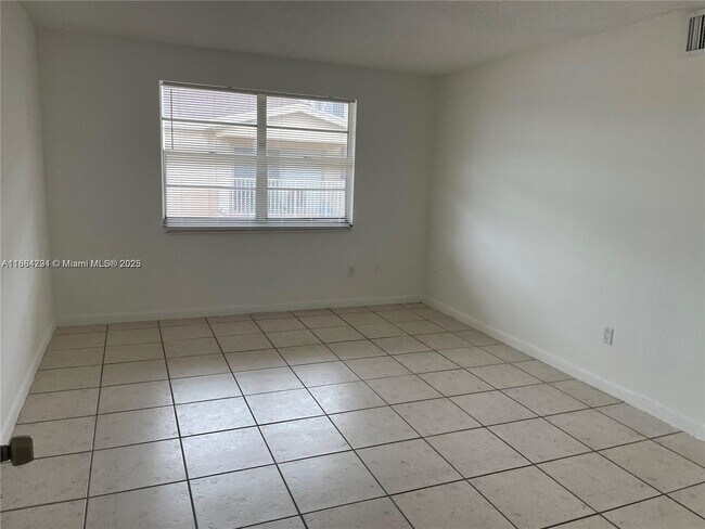 Building Photo - 4310 NW 79th Ave