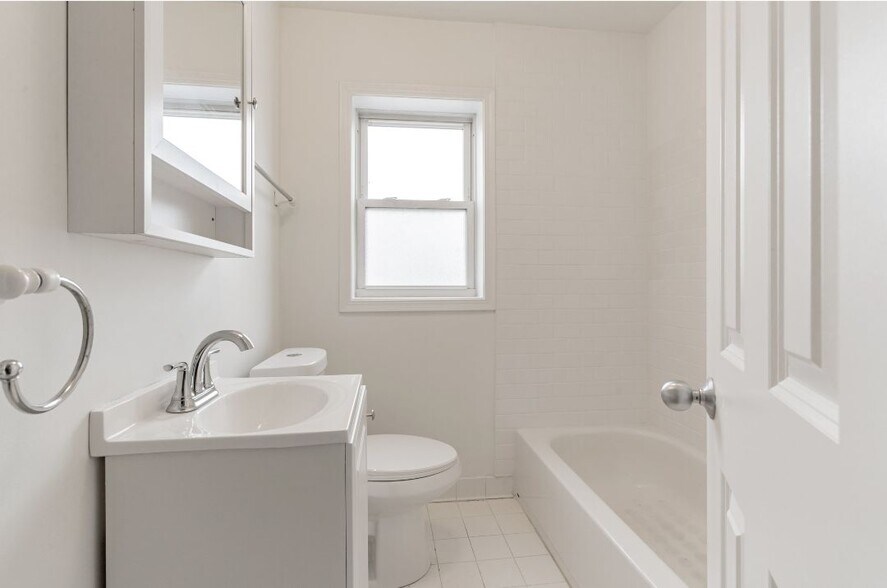 Primary Photo - 2914 W Berwyn Ave