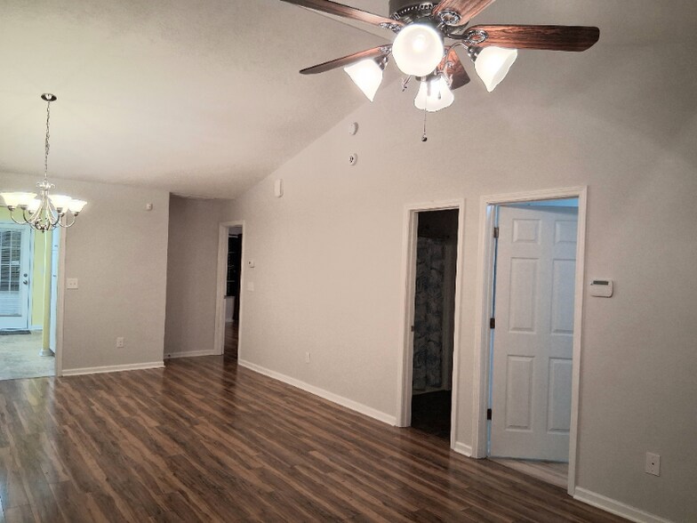 Building Photo - 1731 Elizabeth St